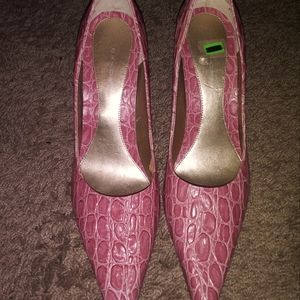 Pink Croc Bandolino Pumps